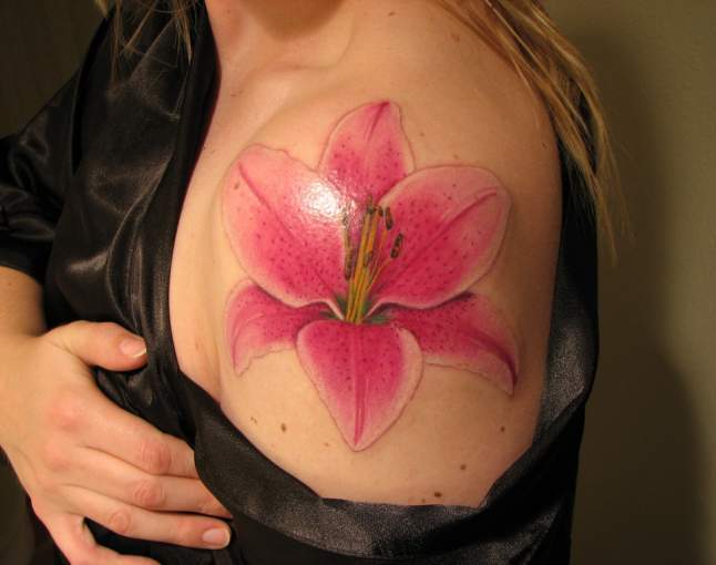 Татуировка цветок лилия, значение татуировки цветы лилия, тату цветы лилия