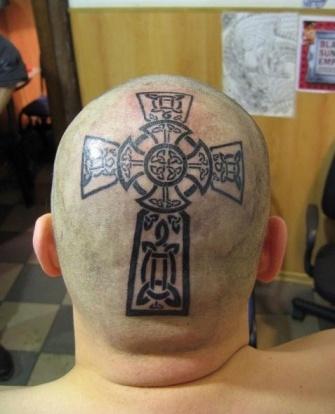 тату кельтский крест на голове