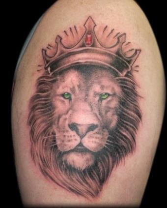 тату корона на голове льва