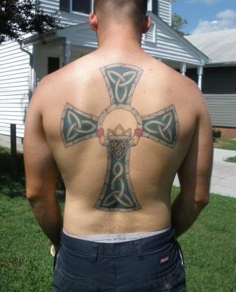 тату кельтский крест на спине