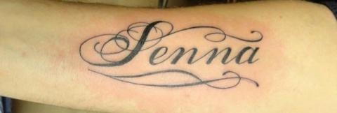 Тату надпись имя "Senna" на руке "Сенна"