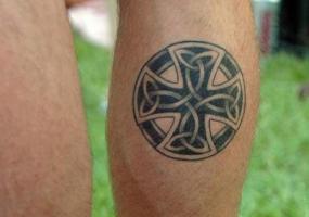 тату кельтский крест внутри круга