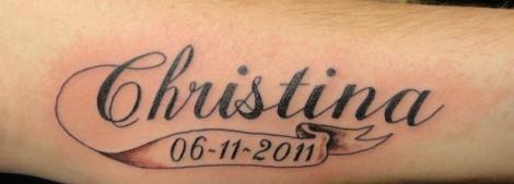Тату надпись имя "Christina" на руке "Кристина"