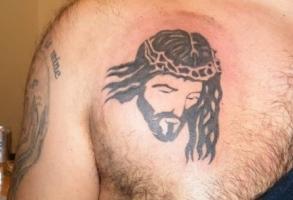 Тату голова Иисуса на груди