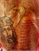 Тату Иисус ангел и надписи на спине