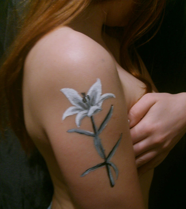 Татуировка цветок лилия, значение татуировки цветы лилия, тату цветы лилия
